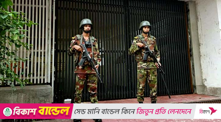 হাজী সেলিমের বাড়িতে অভিযান চলছে